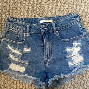 PacSun Distressed High Rise Festival Short - Medium Wash size 23